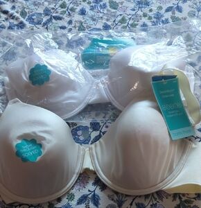 2 New With Tags Xl Barely There White And Off White Underwire Bras